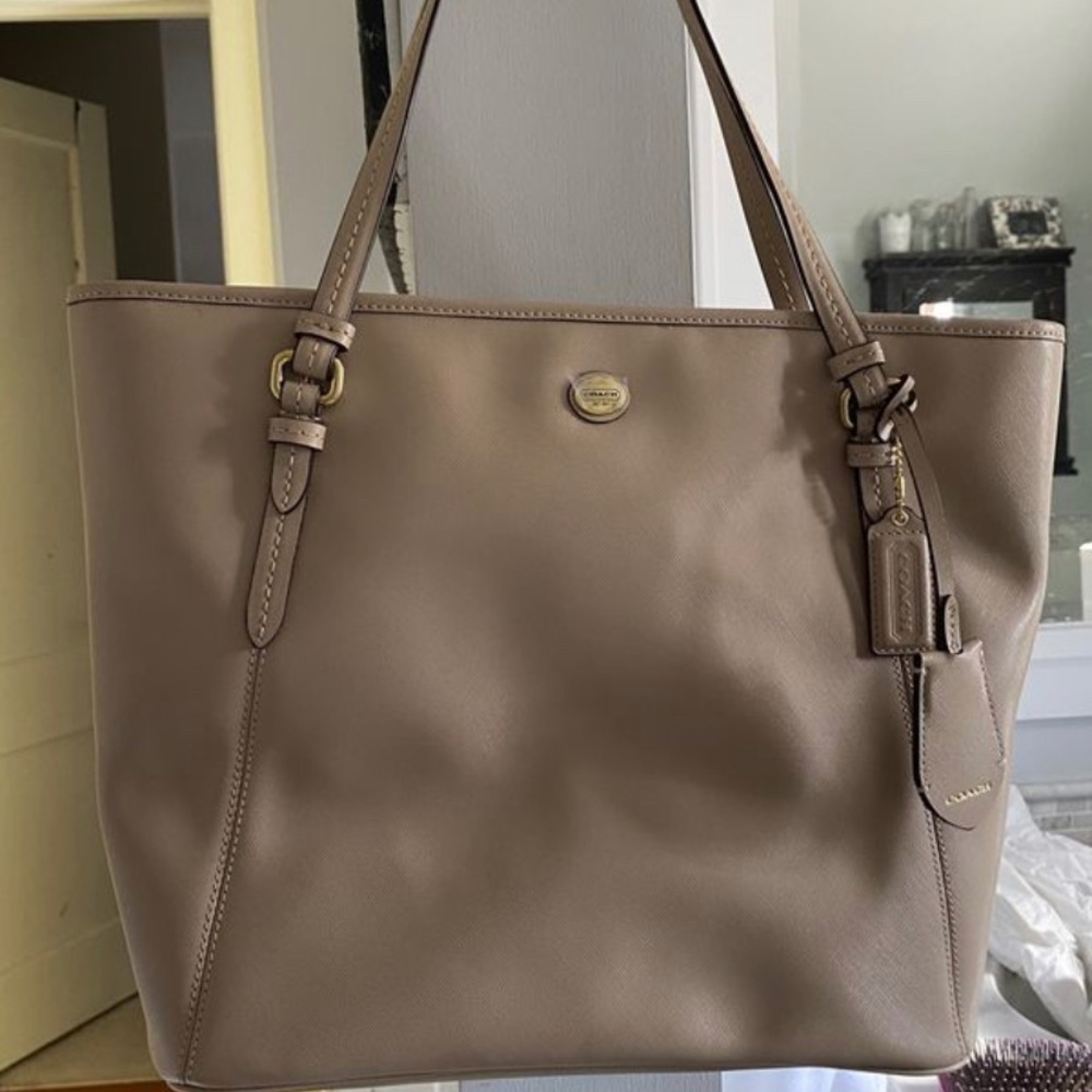 COACH PEYTON LEATHER, TOTE - SAND - BRAND NEW